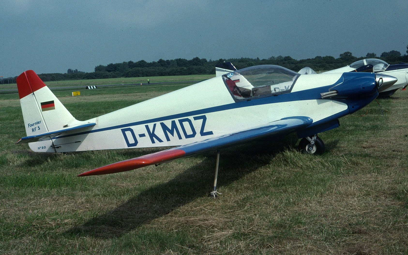 D-KMDZ, blue and white, marked Fournier RF3 No.50