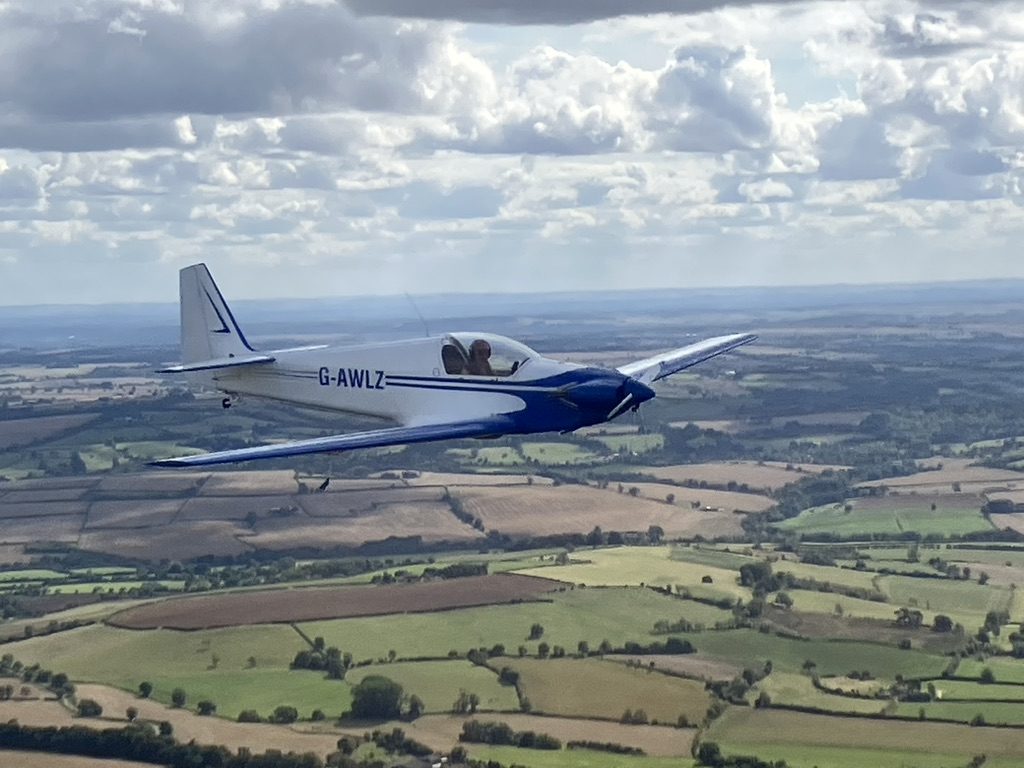 G-AWLZ air-to-air near Banbury, Oxfordshire