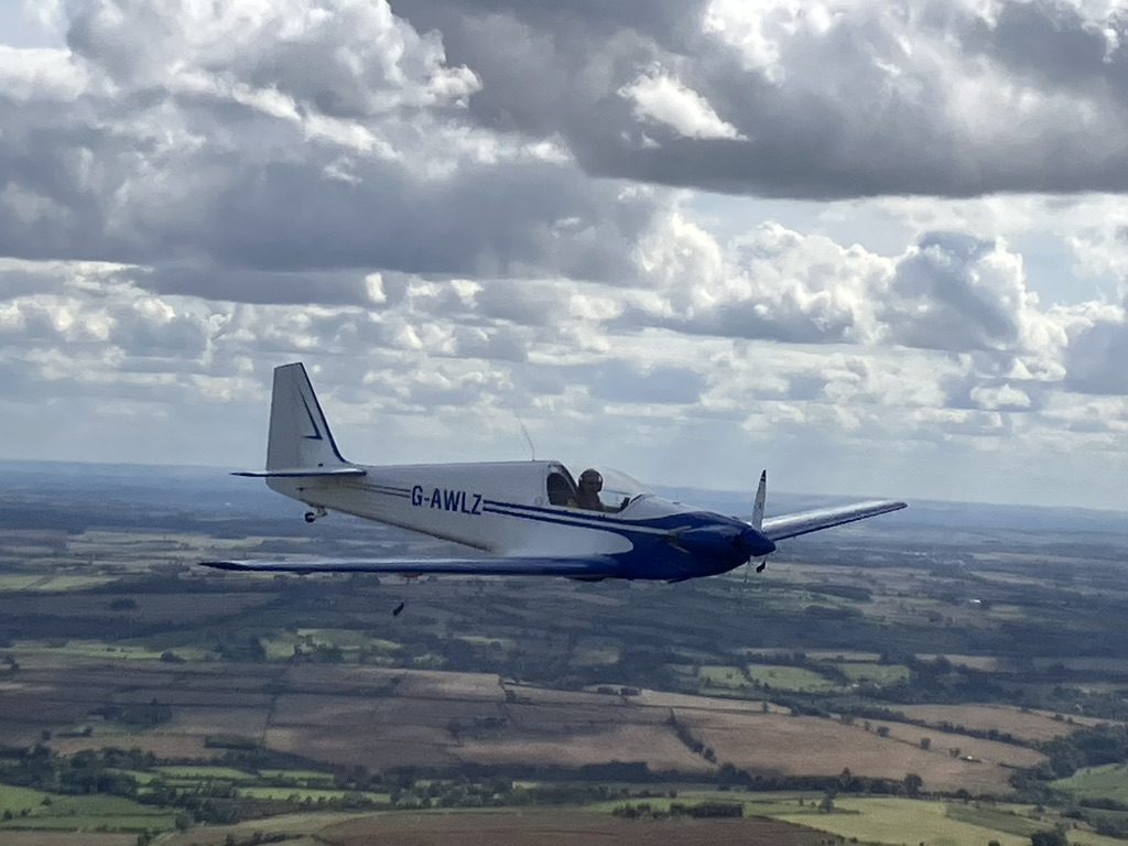 G-AWLZ · air-to-air near Banbury, Oxfordshire