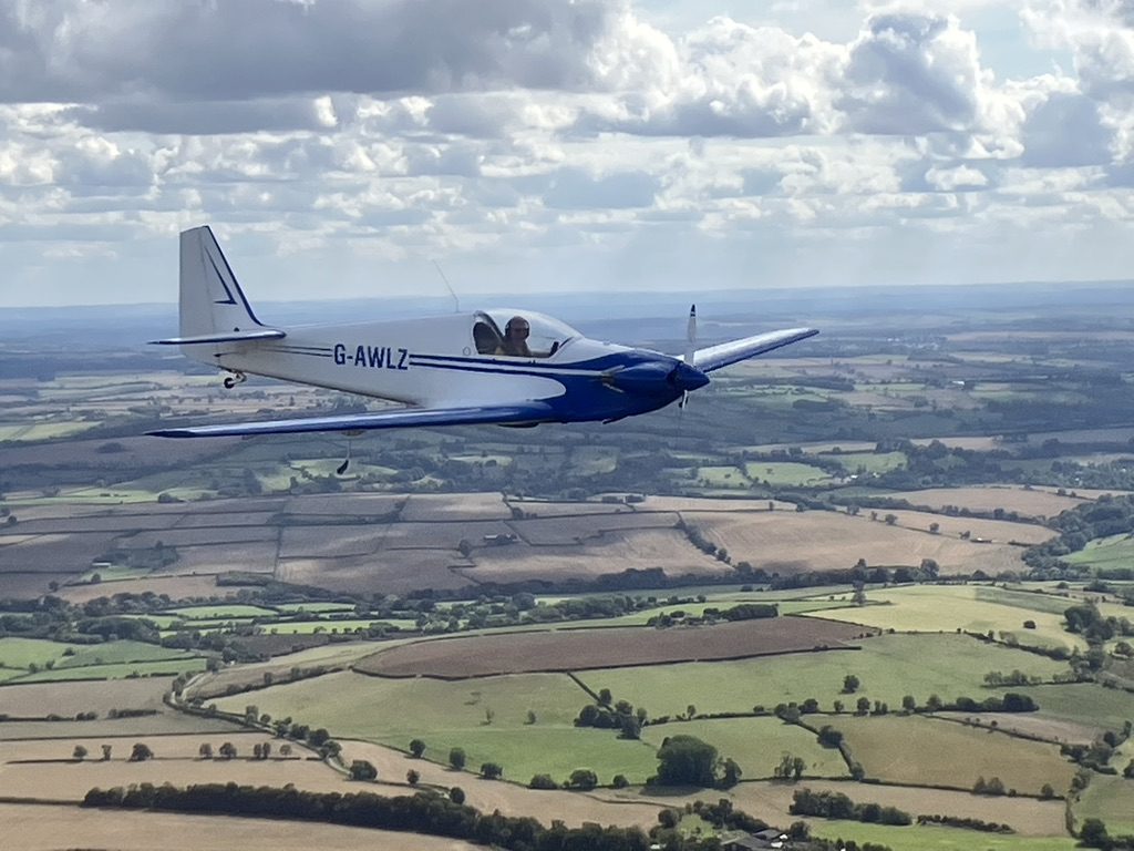 G-AWLZ · air-to-air near Banbury, Oxfordshire