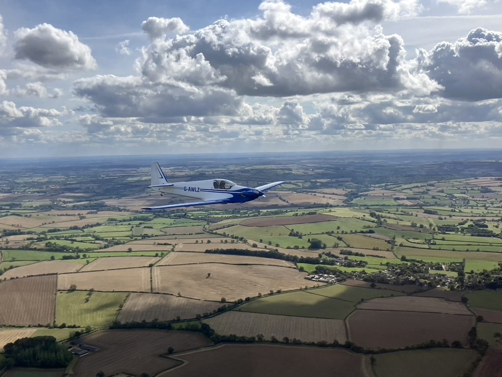 G-AWLZ · air-to-air near Banbury, Oxfordshire