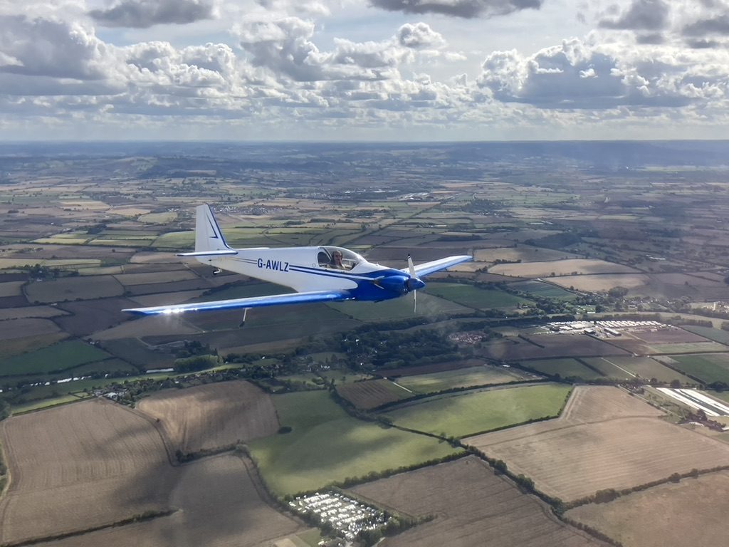 G-AWLZ · air-to-air near Banbury, Oxfordshire