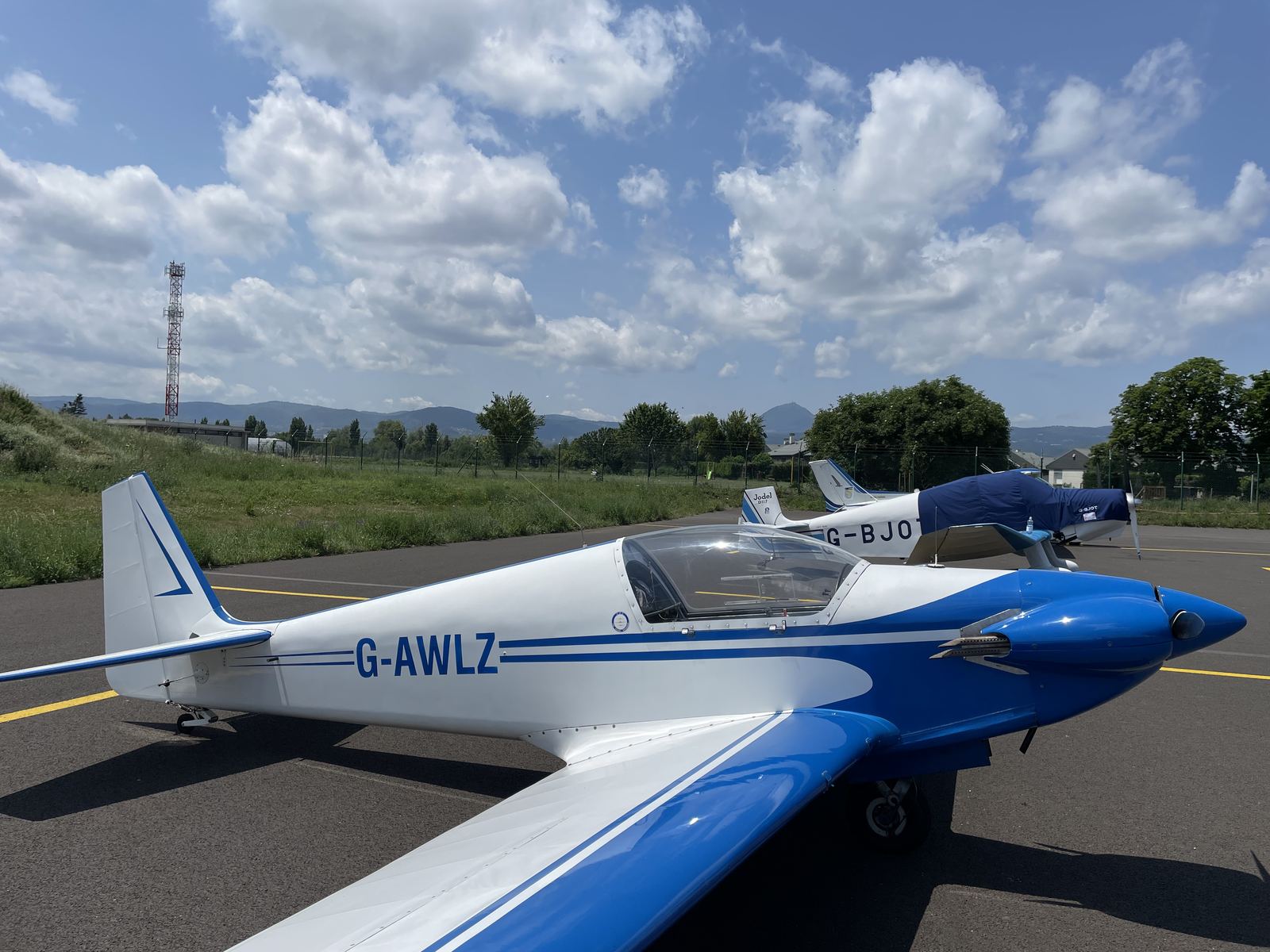 G-AWLZ · near Clermont-Ferrand, France