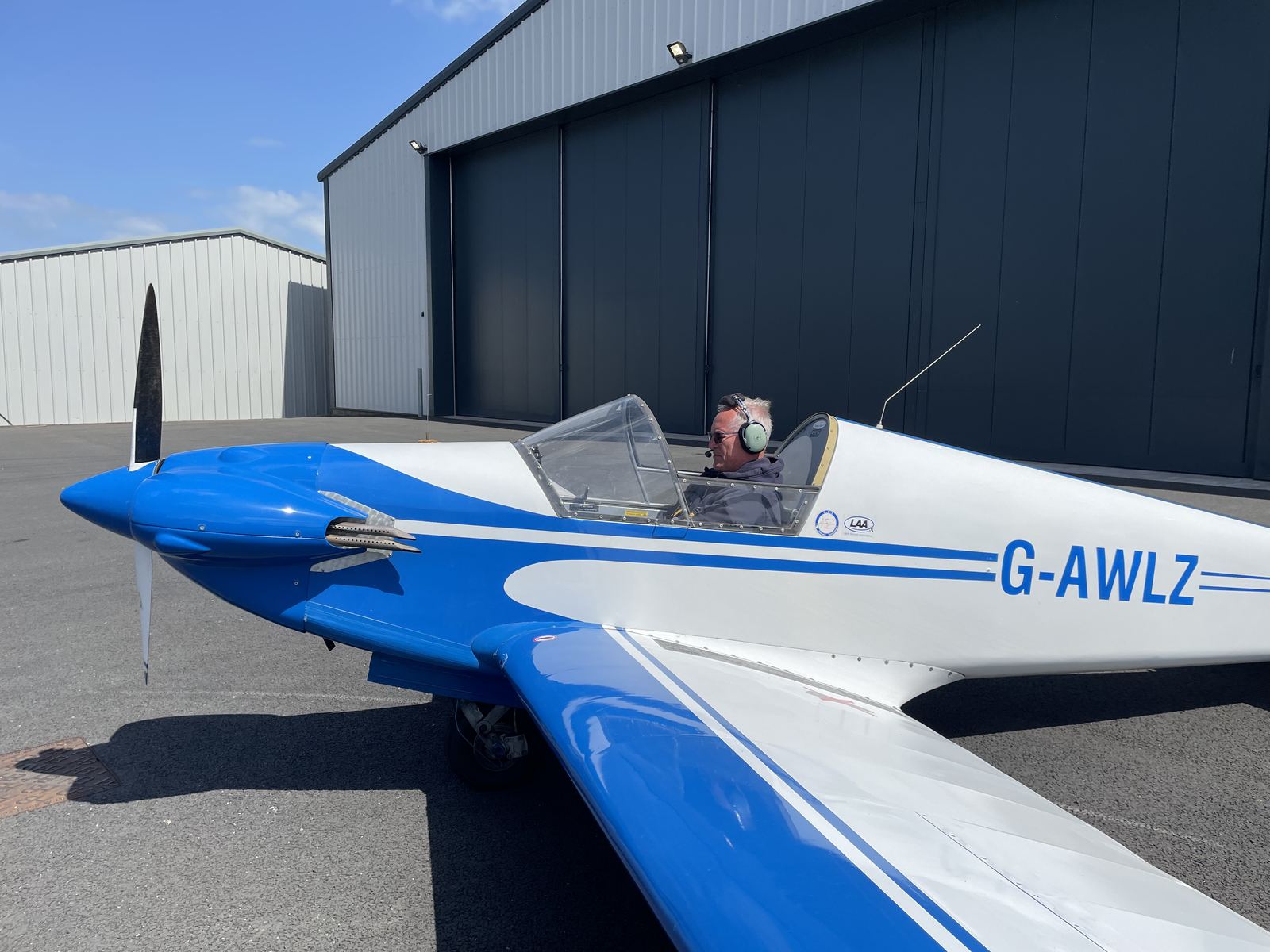 G-AWLZ · Gloucestershire Airport