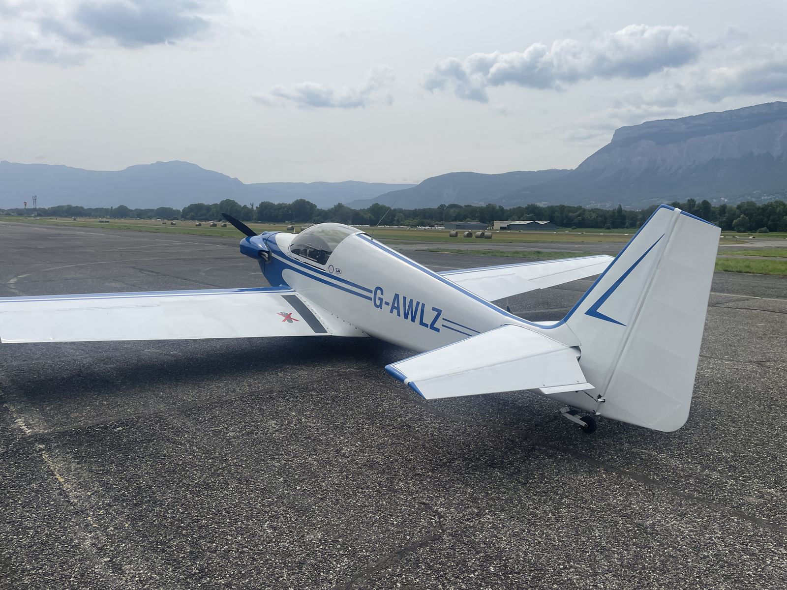 G-AWLZ · Grenoble-Le Versoud, France