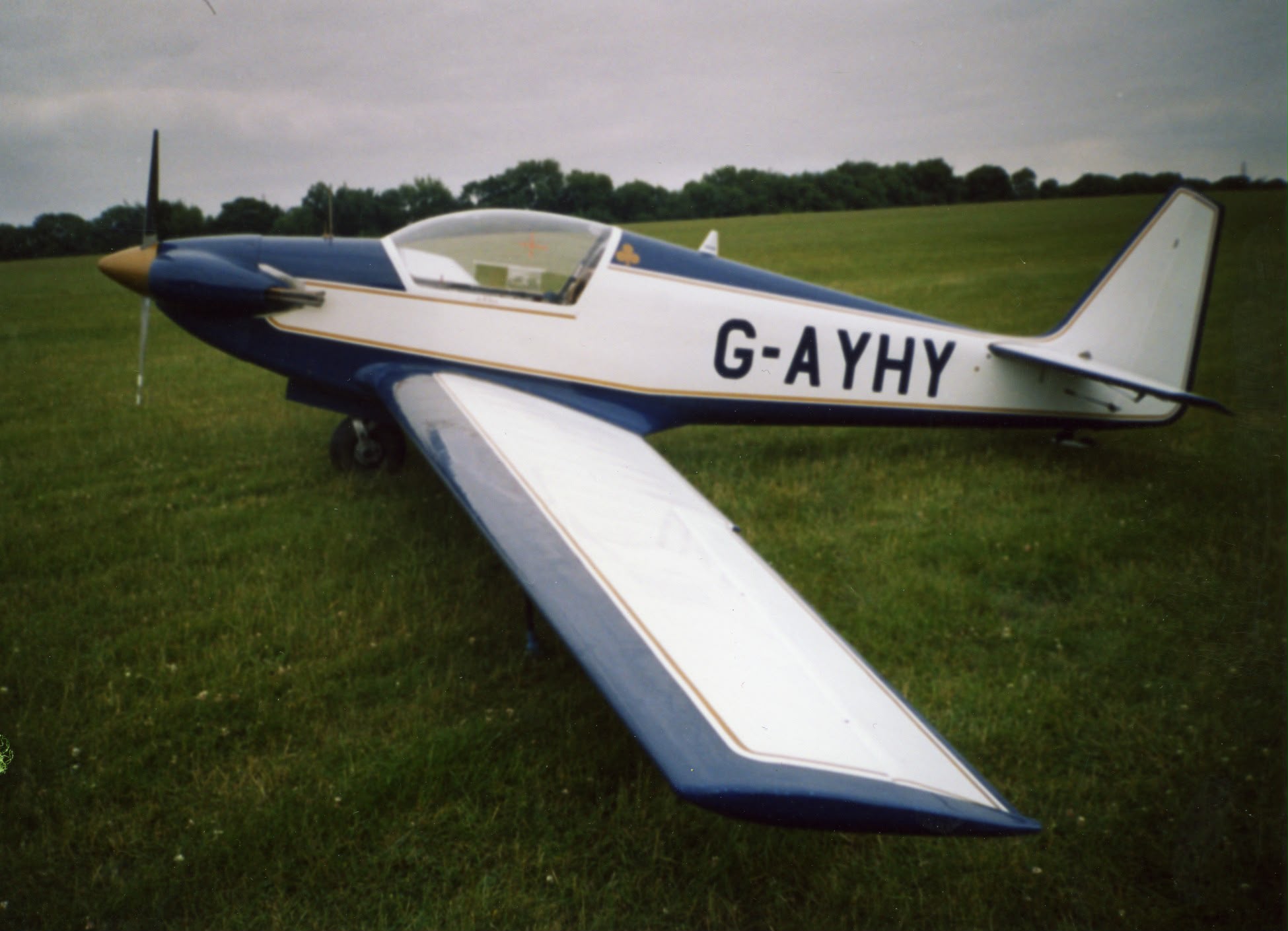 G-AYHY on the grass