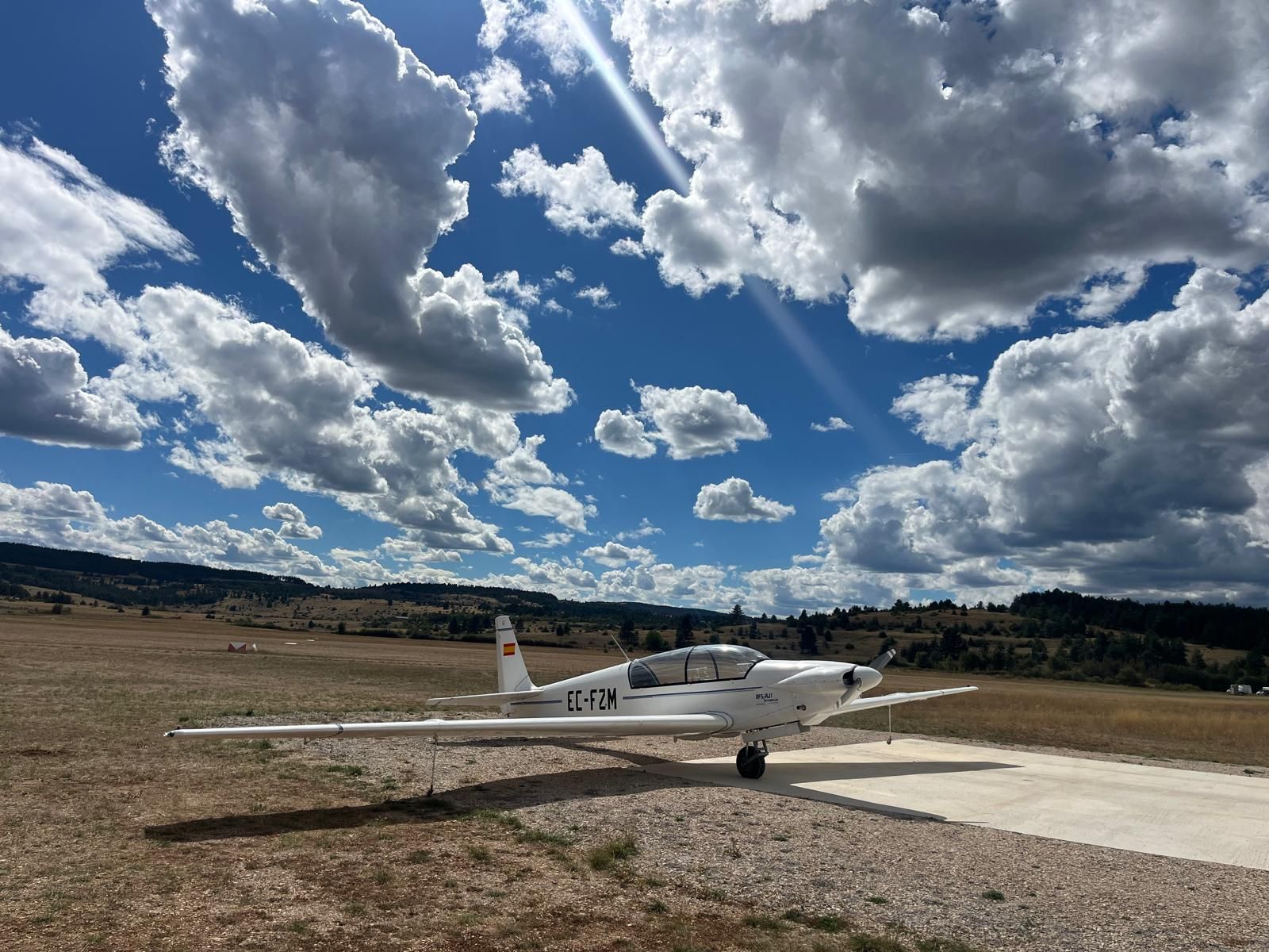 EC-FZM · Spanish licence-built RF5, mountain airstrip