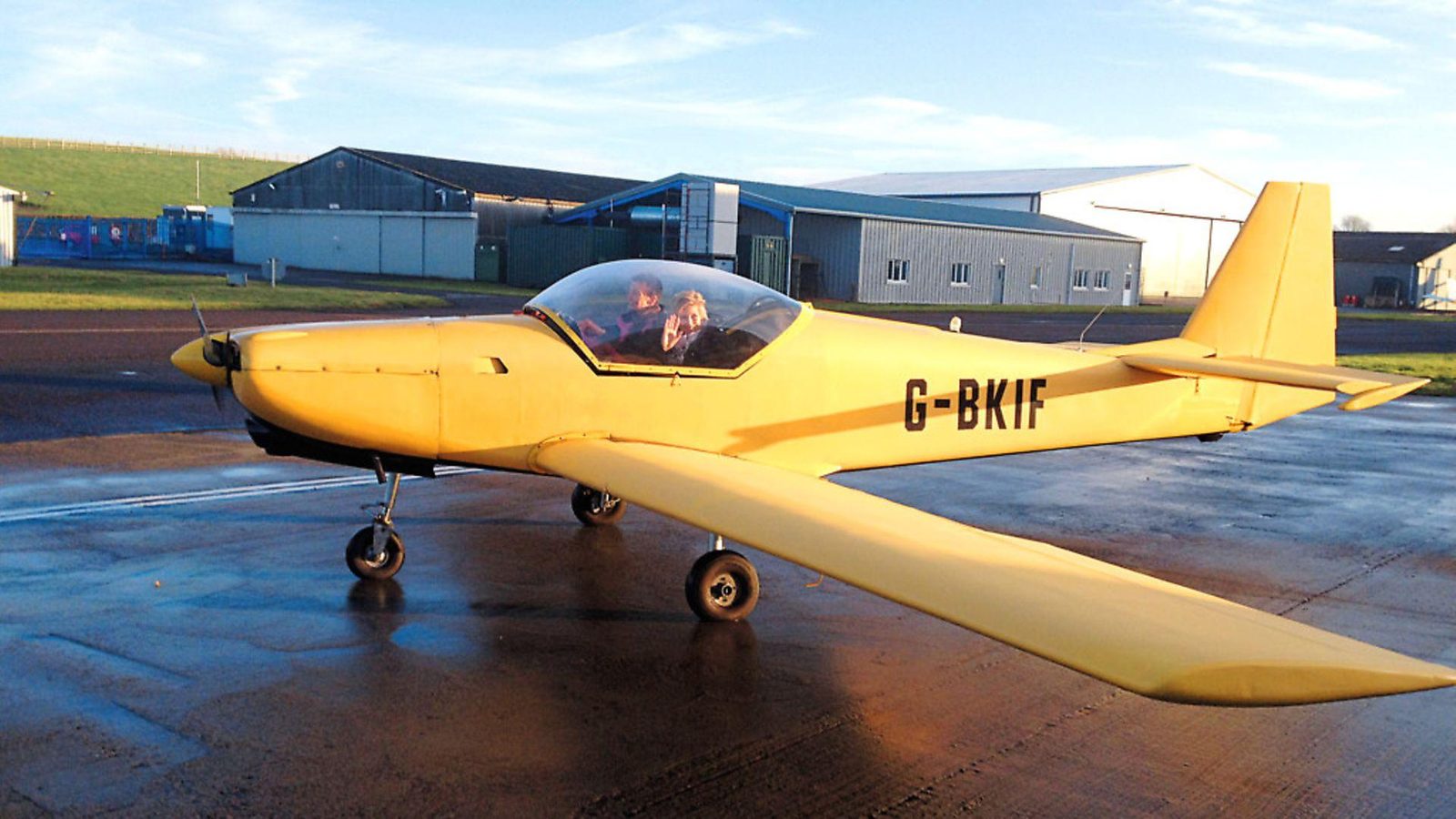 RF6B G-BKIF taxiing on a wet ramp