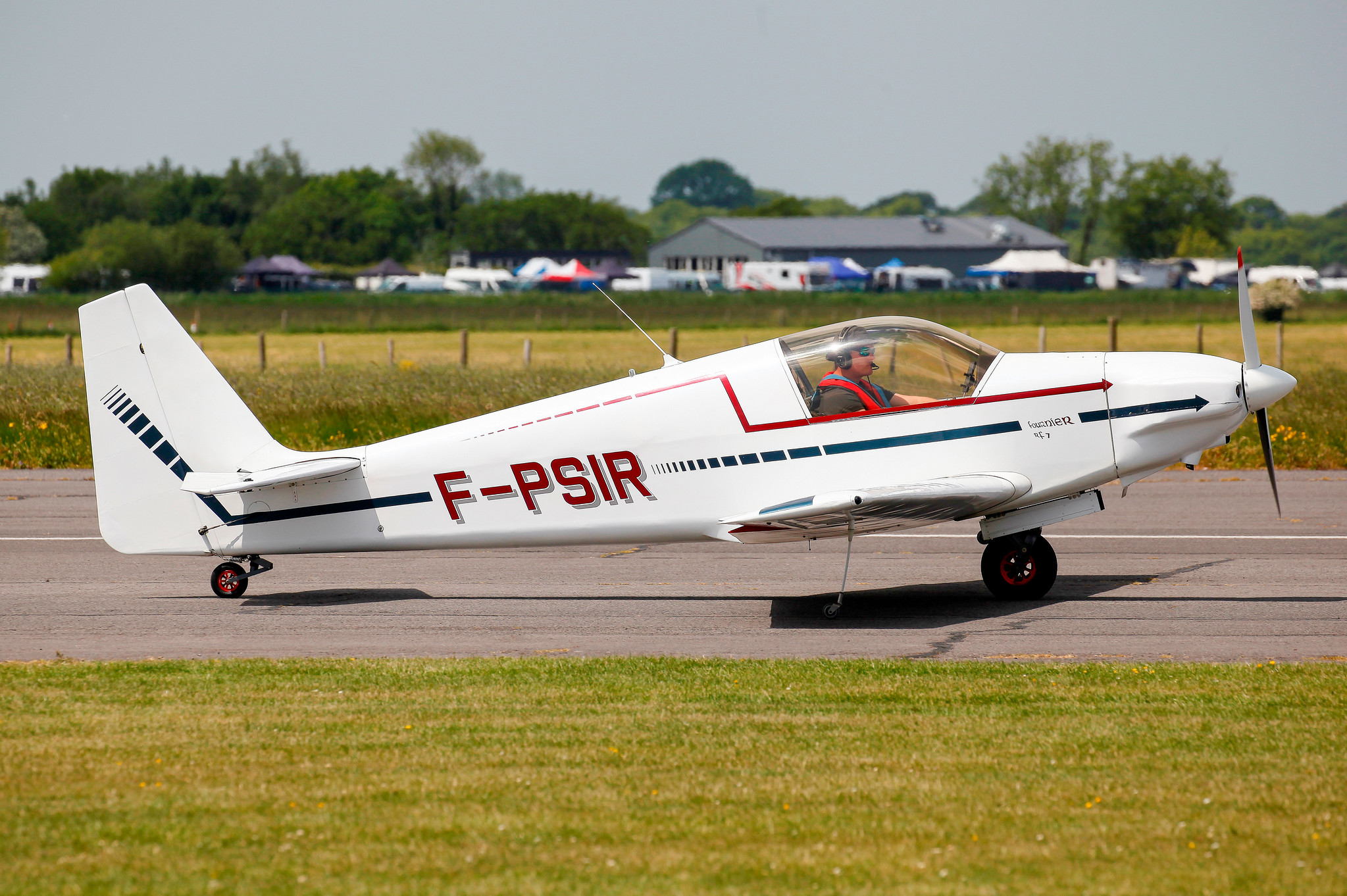 Fournier RF7 F-PSIR taxiing